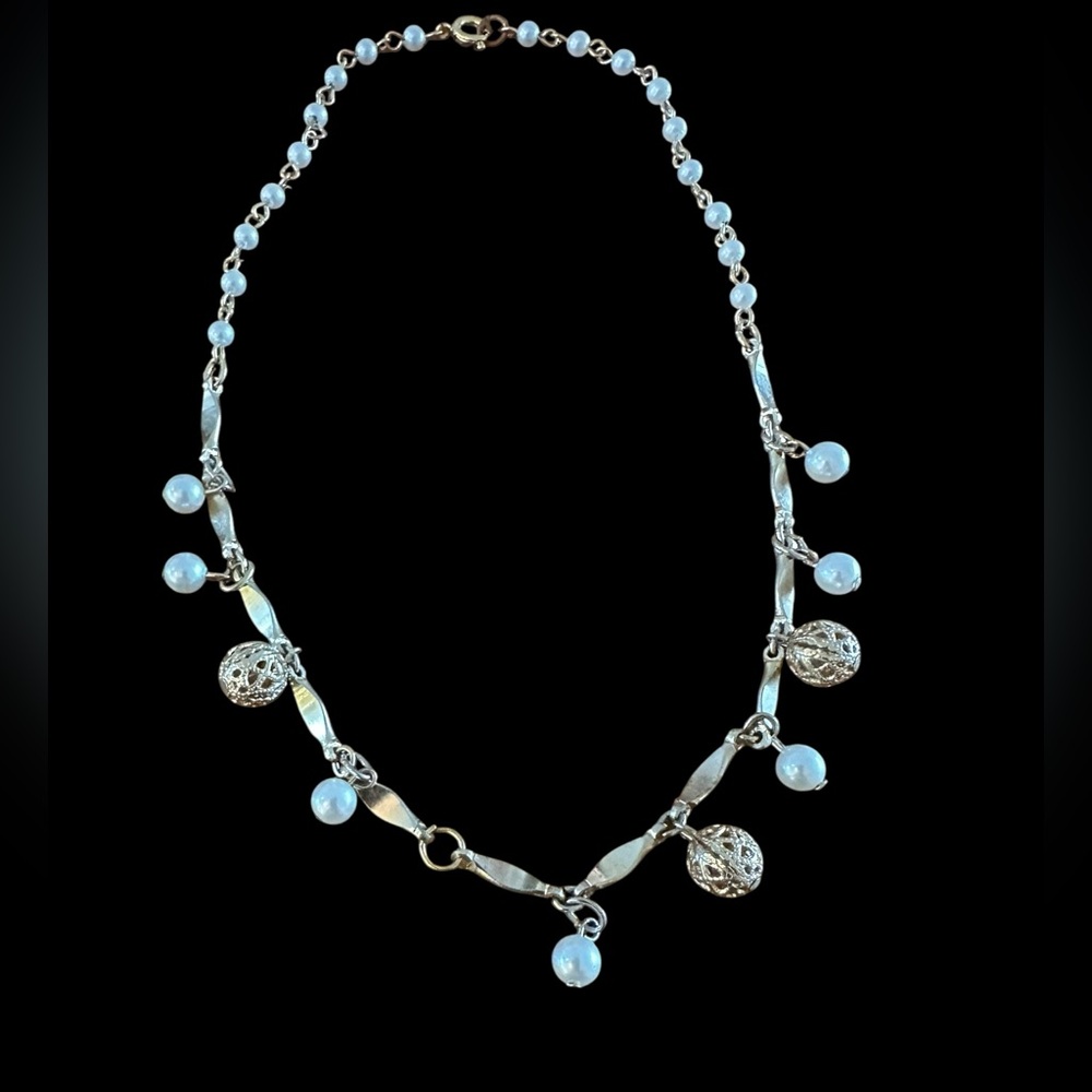 Silver and‎ White Beaded Necklace